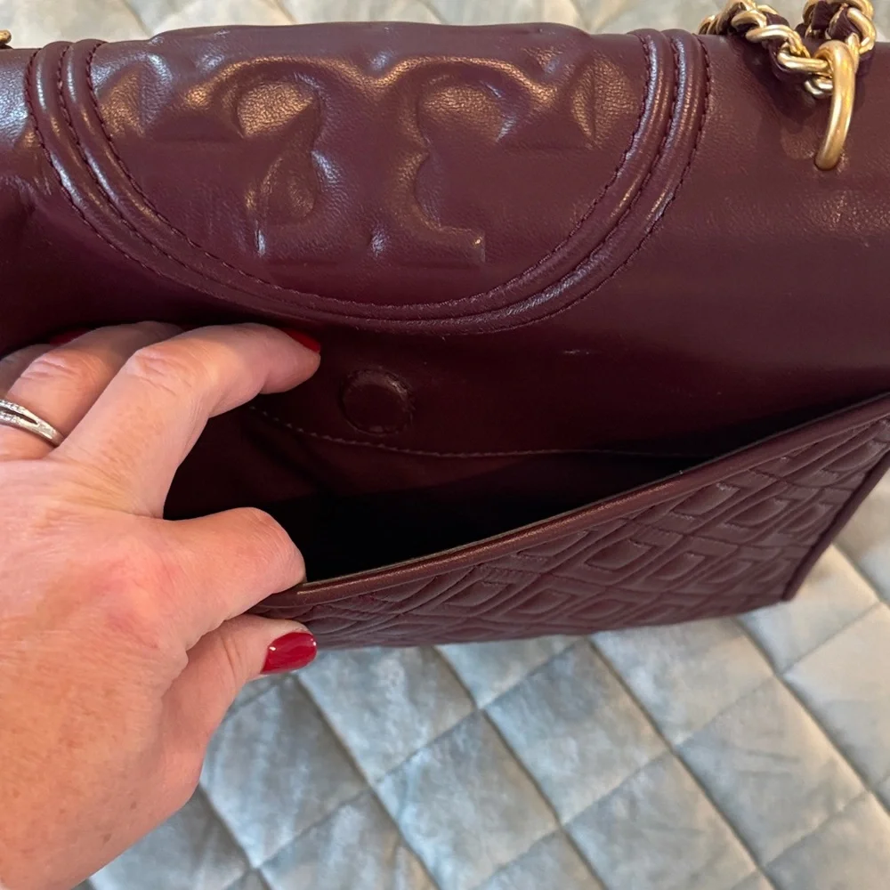 Tory Burch Elegant Burgundy Quilted Shoulder Bag with adjustable strap - Picture 7 of 14